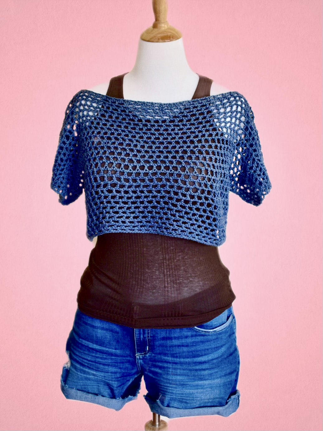 blue crochet crop top on bodice with pink background crochet mesh crop top pattern