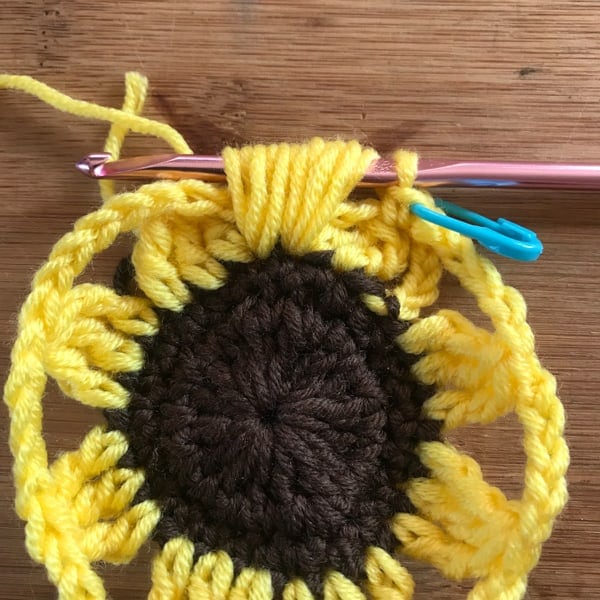 Round 5 sunflower afghan square crochet pattern tutorial