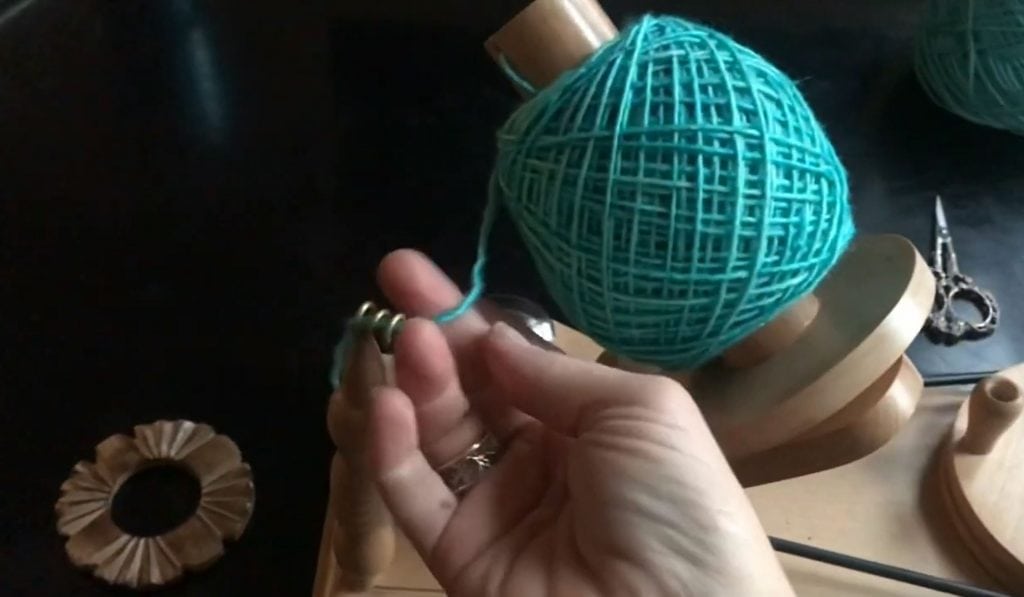 Yarn Ball Winder Tutorial Thread into Hook