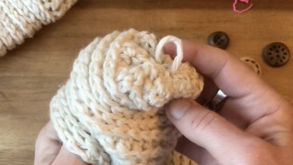 how-to-crochet-a-mitten-tutorial-adding-a-button-loop