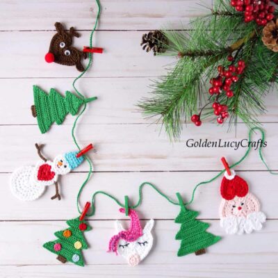Crochet-Christmas-garland-.jpg