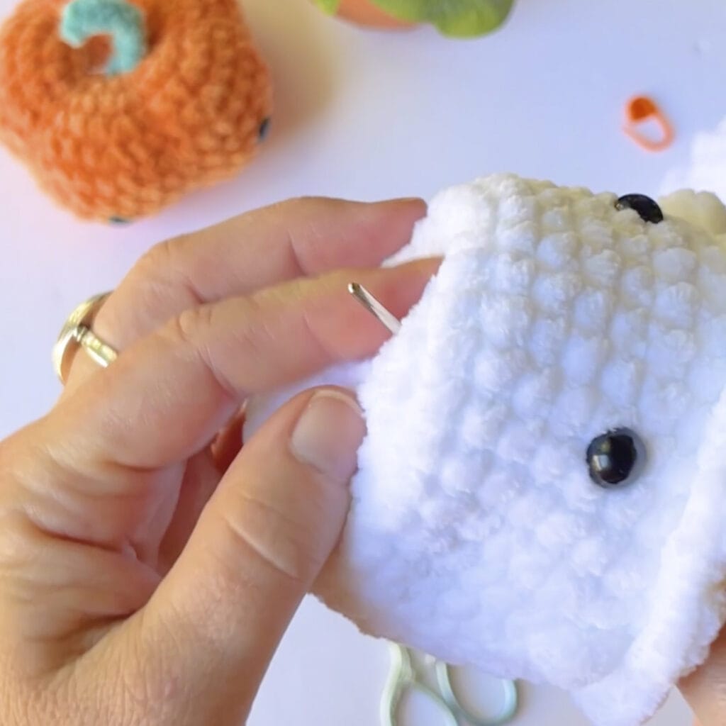 how to crochet a ghost amigurumi cute-05