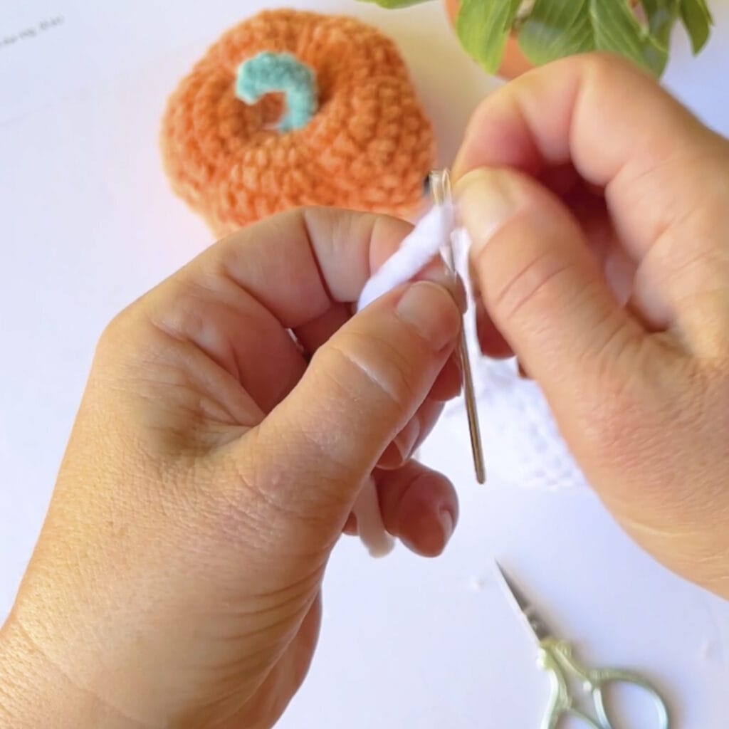 how to crochet a ghost amigurumi cute-11