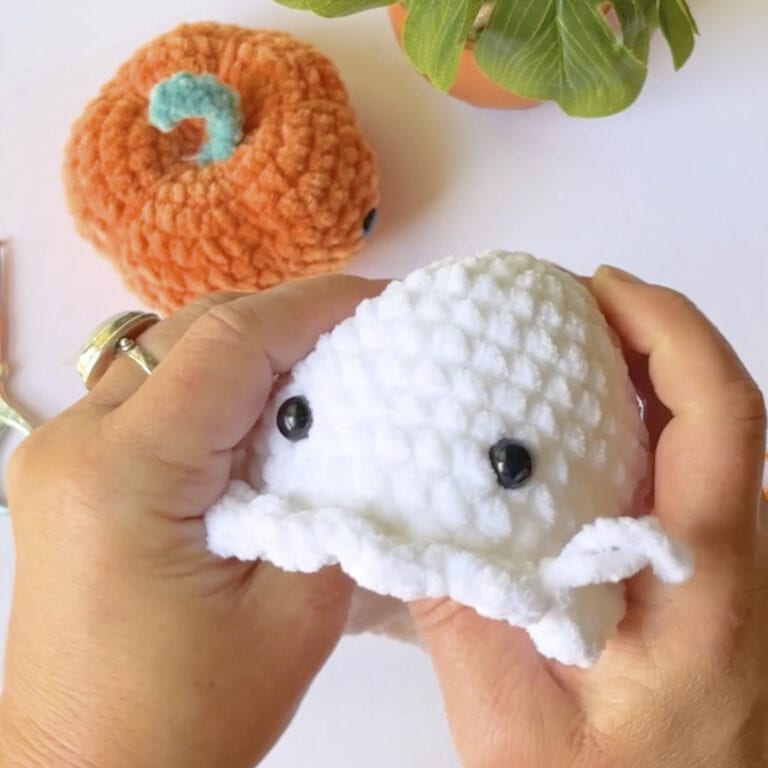 Crochet Ghost Pattern | No-Sew (Quick & Easy) - Stardust Gold Crochet