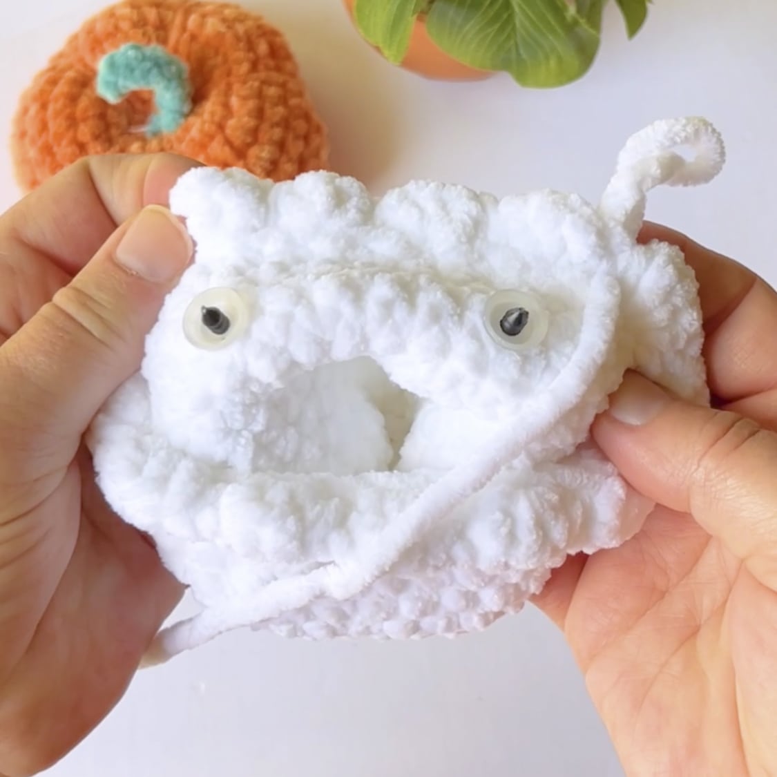 Crochet Ghost Pattern | No-Sew (Quick & Easy) - Stardust Gold Crochet