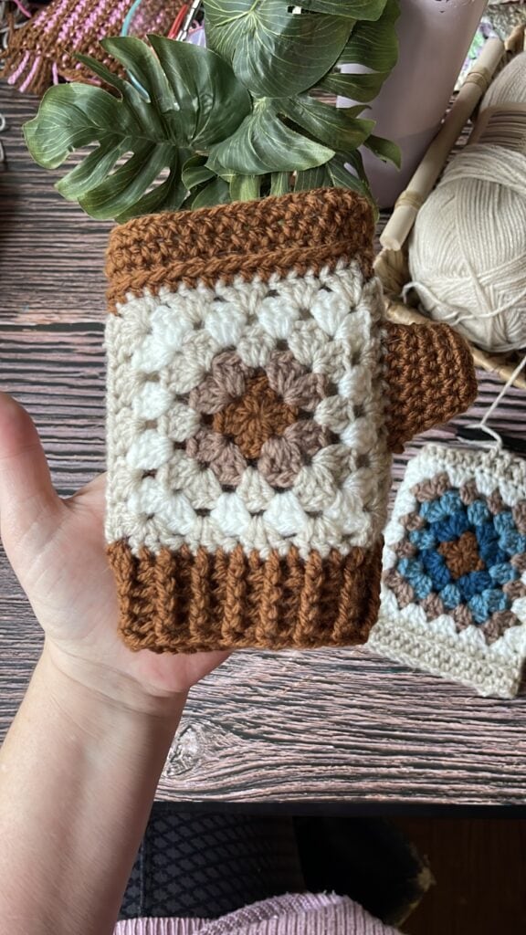 granny square mittens ribbing